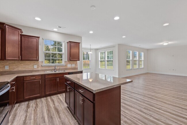 Building Photo - Spacious 4bd/3ba in Franklinton