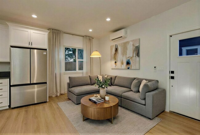 Building Photo - 618 SE 5th St