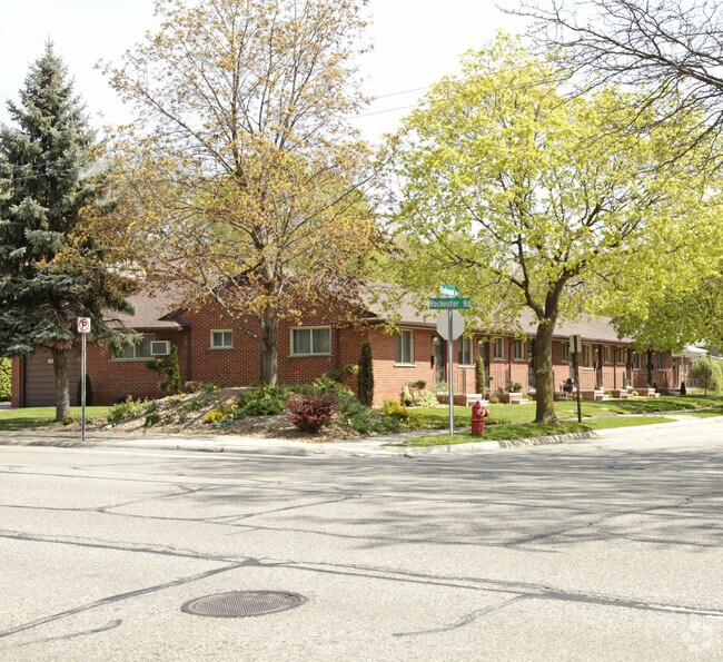 Primary Photo - 525 Englewood Ave