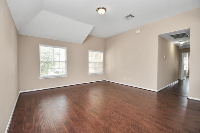 Building Photo - 6843 Bears Path Ln