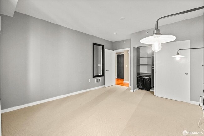 Building Photo - 555 4th St