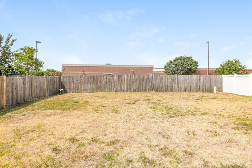 Building Photo - 3115 Teodoro Dr