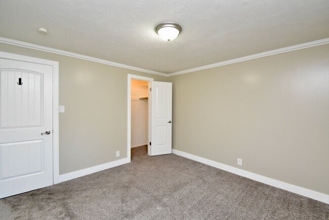 Building Photo - 127 E 1100 N