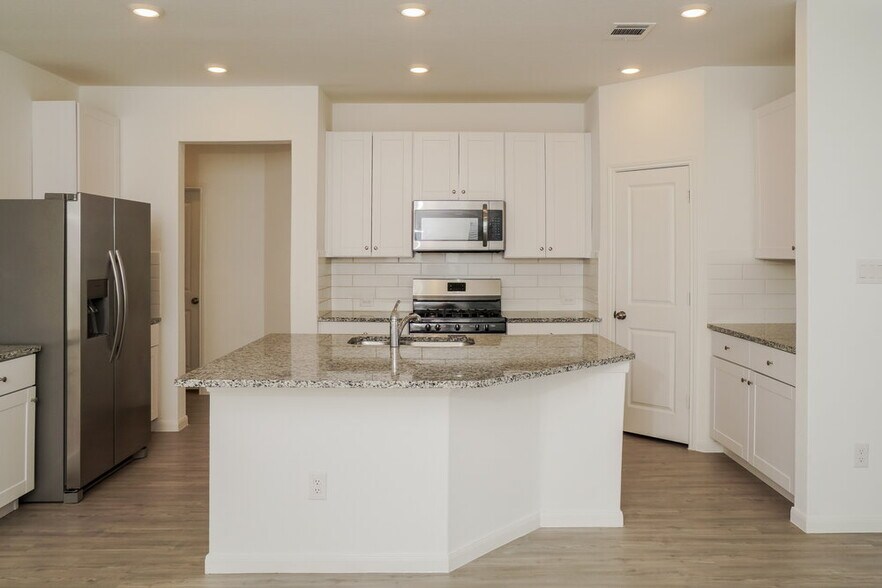 Building Photo - 1217 White Willow