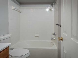 Building Photo - 1215 Heritage Commons Ct