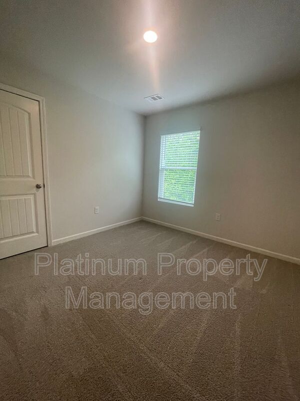 Building Photo - 551 Stoneybrook Dr