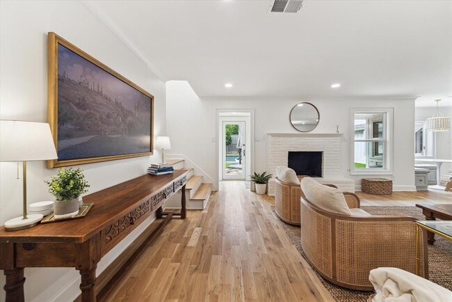 Building Photo - 13035 Pebblebrook Dr