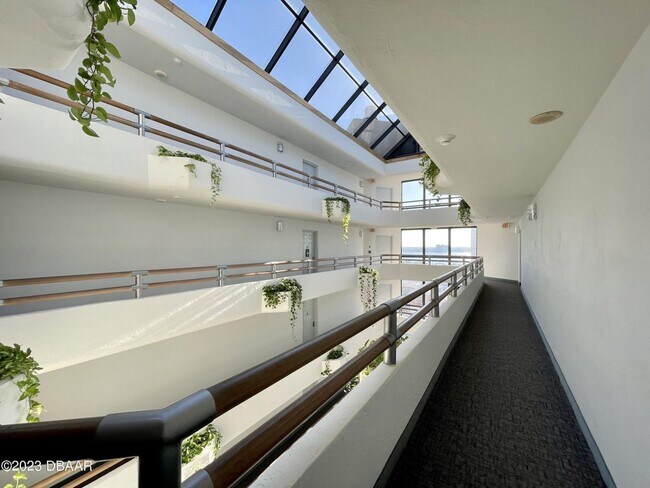 Building Photo - Furnished Oceanview 2 Bed, 2 Bath Condo – Available Now!