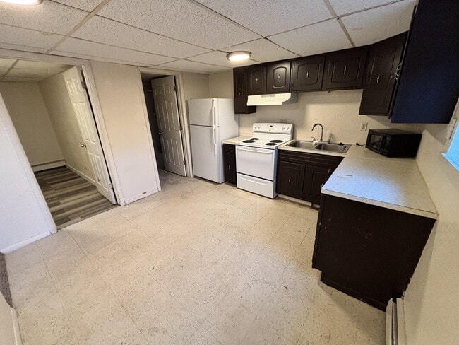 Building Photo - 370 S Wagon Wheel Dr