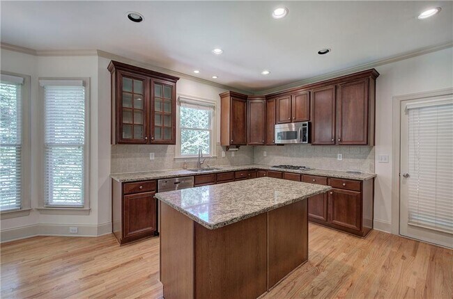 Building Photo - 2320 Starr Lake Dr NW
