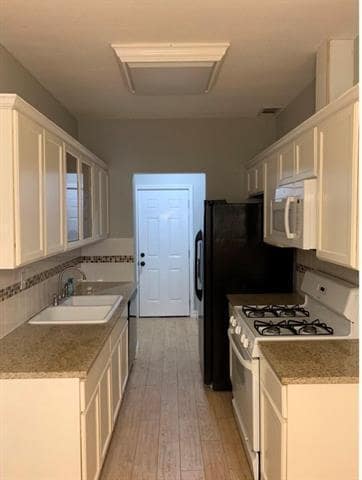 Building Photo - 200 E 12th St