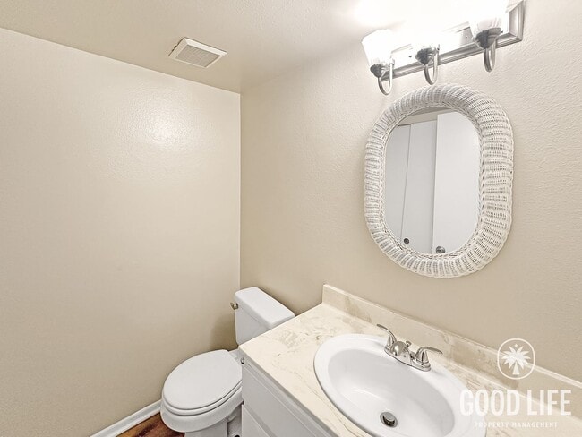 Building Photo - Charming 2-Story Santee Home with Private Patio, In-Unit Laundry & A/C