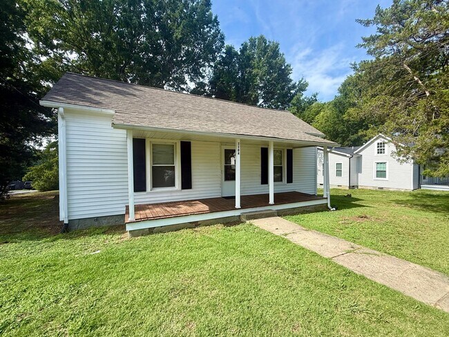 Building Photo - 1104 Attica St