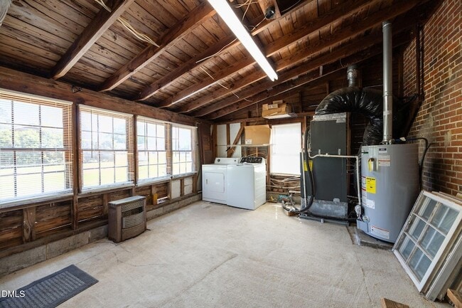 Building Photo - 302 W Main St