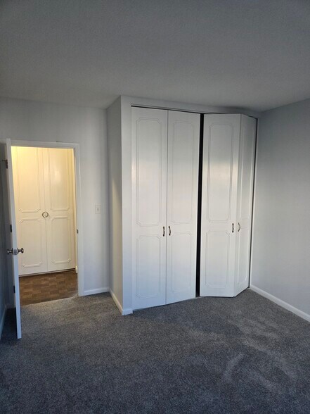 Building Photo - 190 Lake Shore Rd