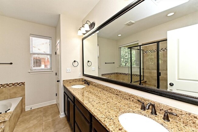 Building Photo - 12124 Terraza Cir