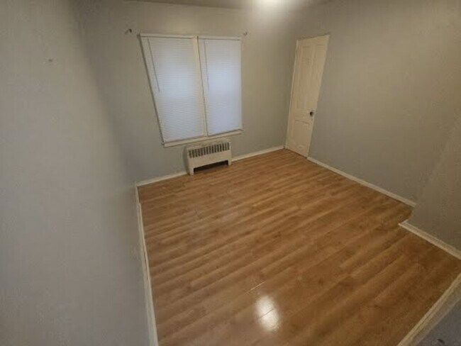 Building Photo - 508 W Maple St