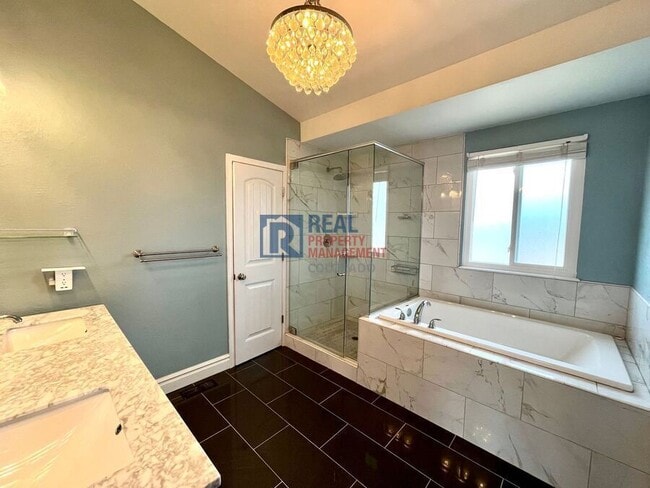 Building Photo - 3670 Gingham Way