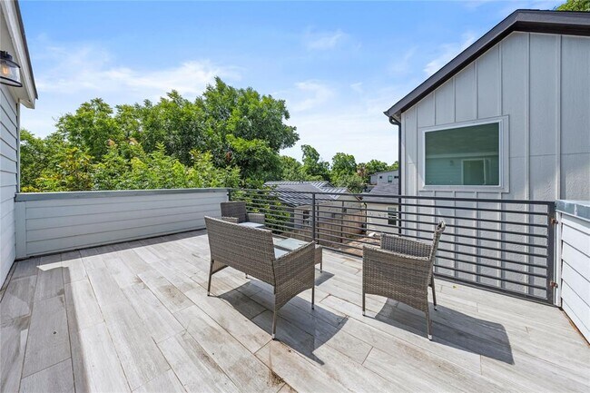 Building Photo - 408 W 55th St