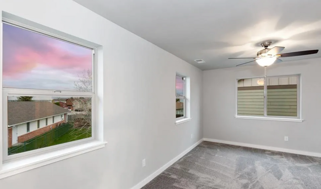Building Photo - Charming 3-Bedroom Townhouse in the Heart ...