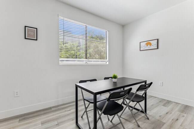 Building Photo - 6610 N 93rd Ave