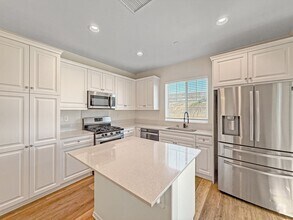 Building Photo - Beautiful 3B/2.5BA Home w/ Turf Backyard!