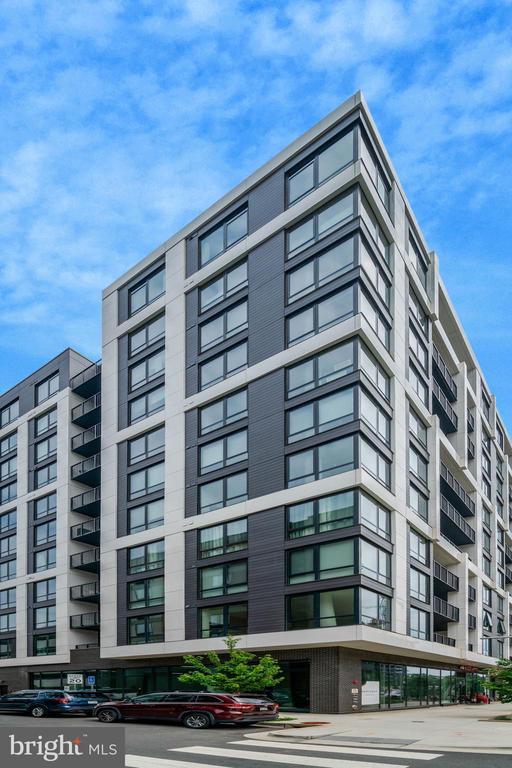 Building Photo - 255 W Falls Station Blvd