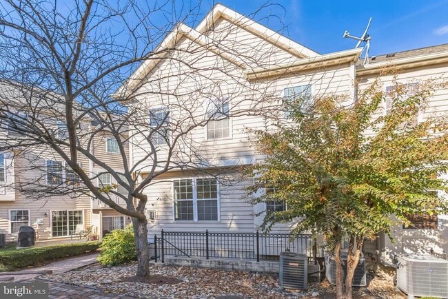 Building Photo - 523 Triadelphia Way