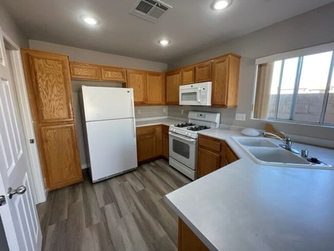 Building Photo - Stylishly Updated 4 Bed 2.5 Bath Corner Lot Home Near 95 & Russell with Spacious Layout & Outdoor...