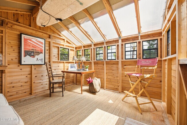Building Photo - 6110 Colodny Dr