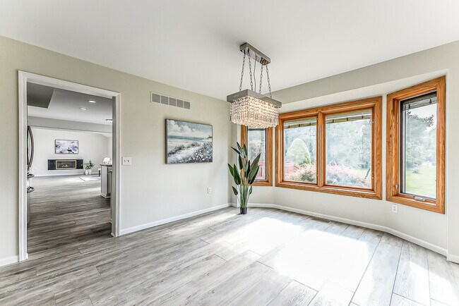 Building Photo - 2400 Rockport Ct
