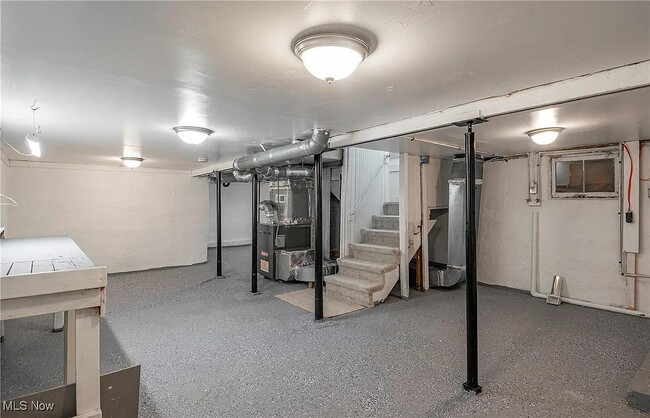 Building Photo - 682 Brown St