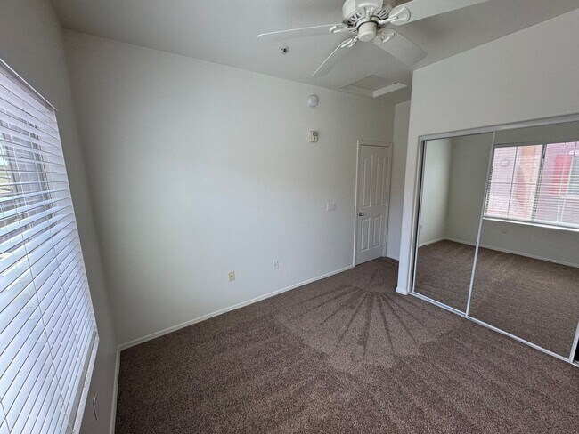 Building Photo - 4 Bedroom - 3.5 Bath Townhome in Gilbert