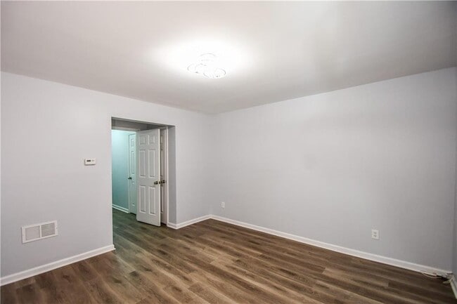Building Photo - 2201 Landing Walk Dr