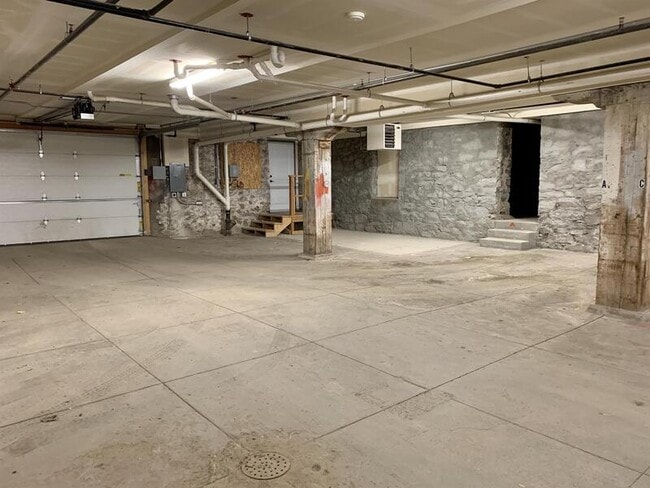 Building Photo - 636 Logan St