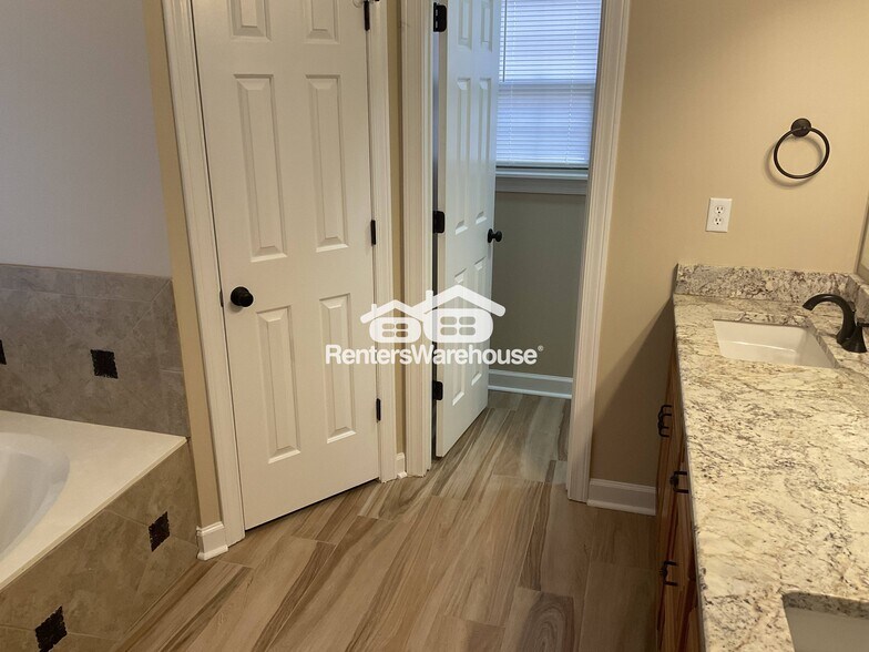 Building Photo - 215 Blue Spruce Cir