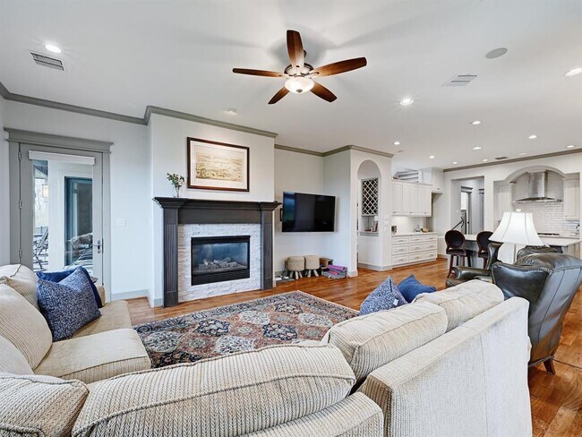 Building Photo - 2300 Barton Creek Blvd