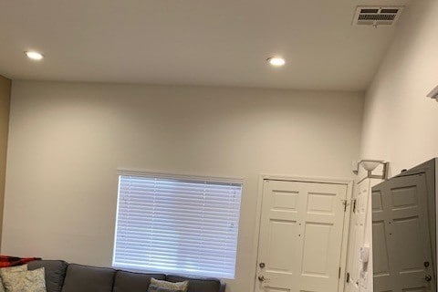 Building Photo - 6442 Vineland Ave