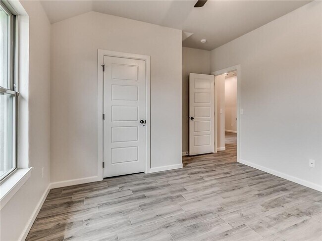 Building Photo - 16705 Monroe Dr