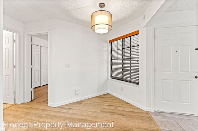 Building Photo - 2 br, 1 bath House - 940 S Dahlia St #A