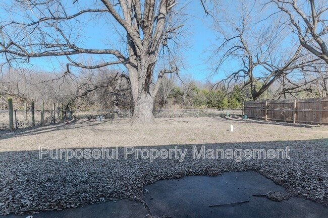 Building Photo - 809 Meadowgreen Dr