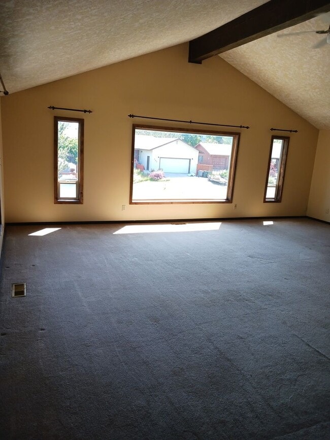 Building Photo - 708 Highland Dr