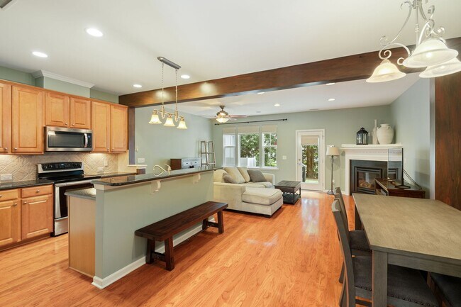 Building Photo - Beautiful 3-Bedroom Townhome in North Raleigh