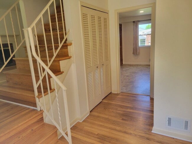 Building Photo - 4 Bedroom Colonial in Timonium