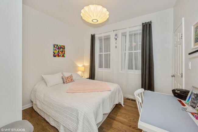 Building Photo - 1727 N Mohawk St