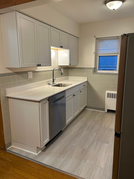 Kitchen - 6098 Dryden Ave