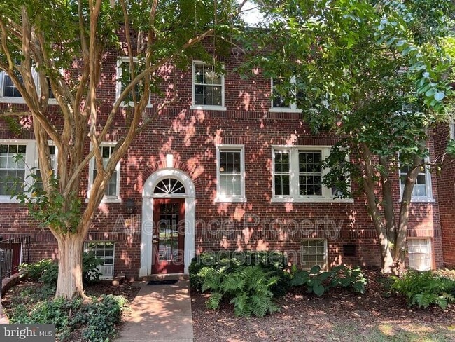 Primary Photo - 1741 N Troy St