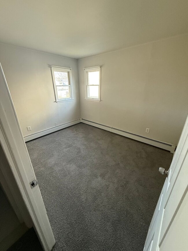 Building Photo - 5 bed / 2 Bath Neshaminy School District Single Family Home