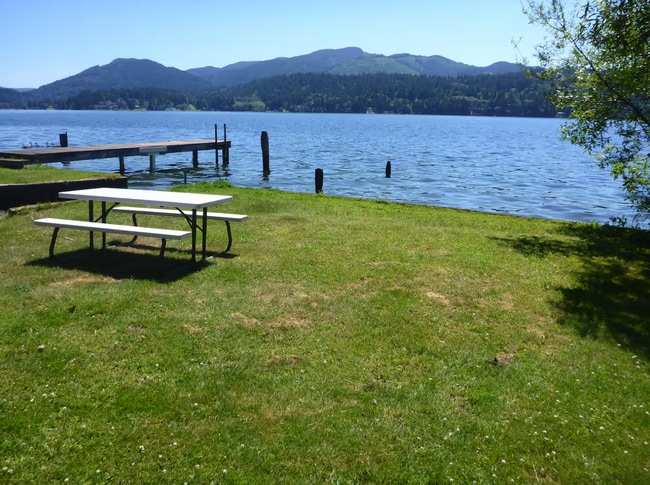 Building Photo - Spacious 3-Bedroom Haven with 2.5 Baths on...