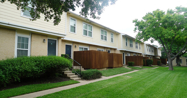 Building Photo - The Arbors at Tallwood